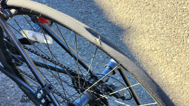自転車のパンク画像