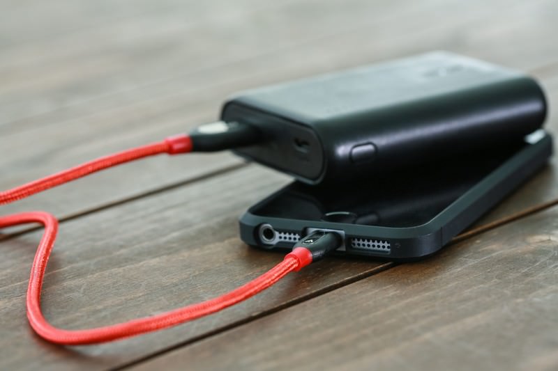 スマホとモバイルバッテリー