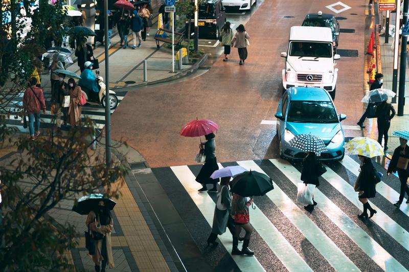 雨のひの路上